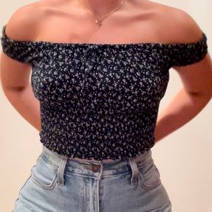 BRANDY MELVILLE OFF-THE-SHOULDER TOP